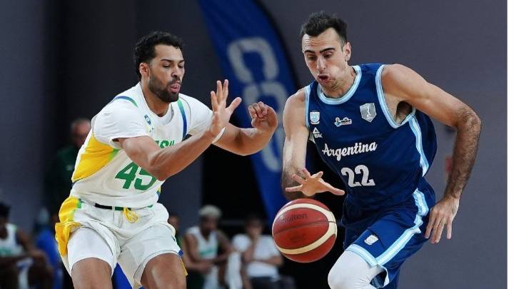 Argentina va frente a Brasil en un nuevo clásico por el título