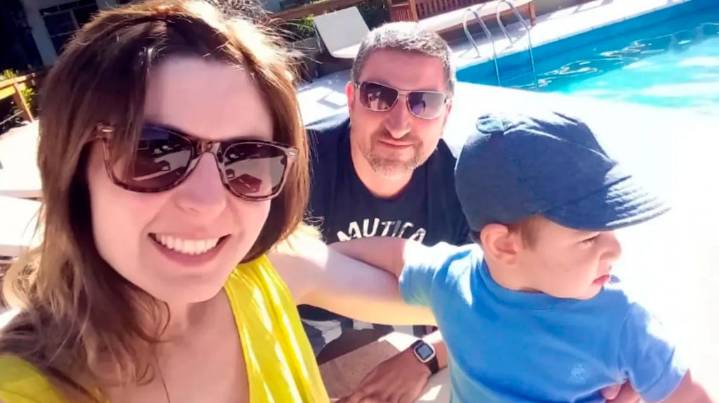 "Vas a arder en el infierno": los mensajes que el padre acusado de asesinar a su hijo de 8 años recibió de su esposa