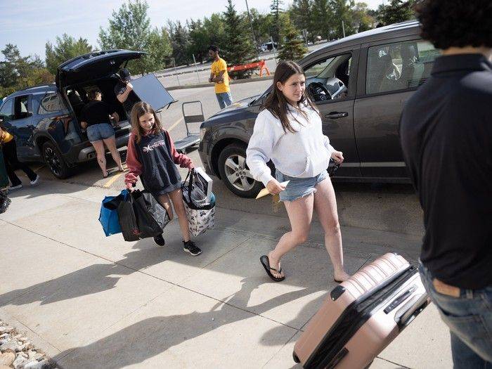 New students juggle stress, excitement on move