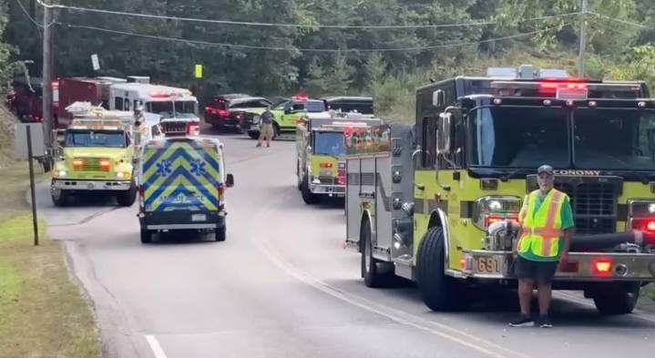 Bus carrying Aliquippa Middle School football players to a game crashes in Pennsylvania, injuring 21