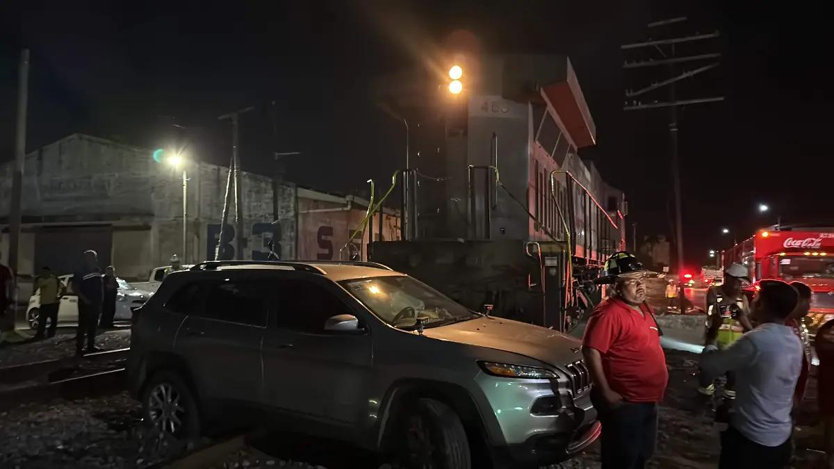 Choque de tren y camioneta en la Isleta Pérez deja múltiples heridos en Tampico [Fotos]
