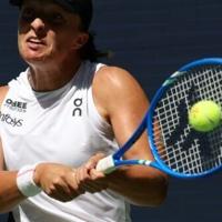 Swiatek swats Arango to reach US Open second round