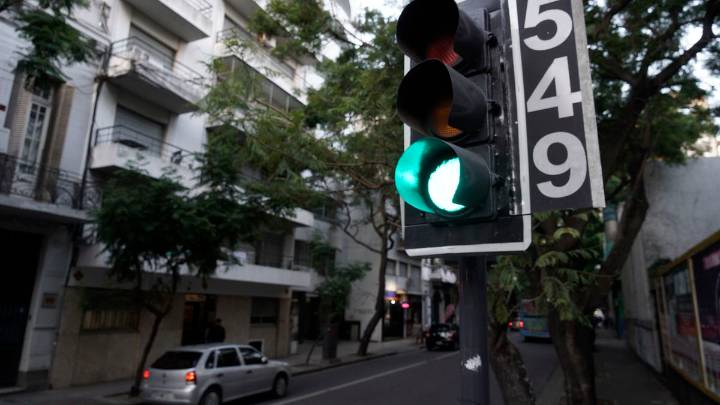 Rosario tendrá semáforos con inteligencia artificial para agilizar el tráfico en tiempo real