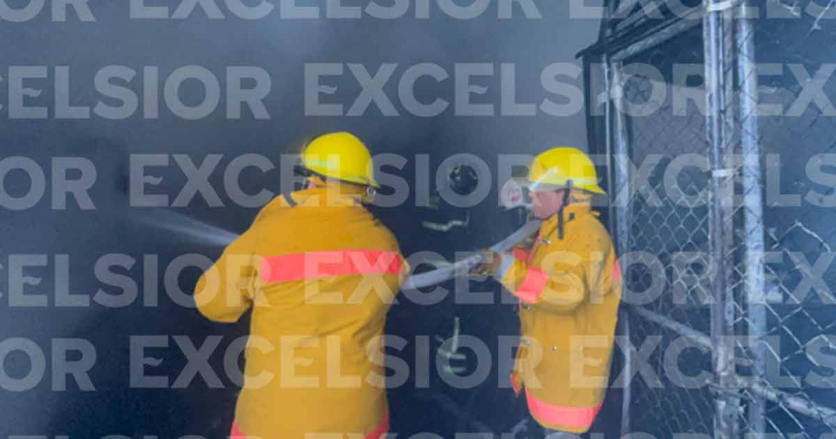 Incendio en fábrica de Iztacalco moviliza a cuerpos de emergencia