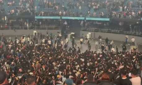 Concierto de Damas Gratis en Bogotá termina en tragedia: atropellado un fanático y vandalismo desborda seguridad