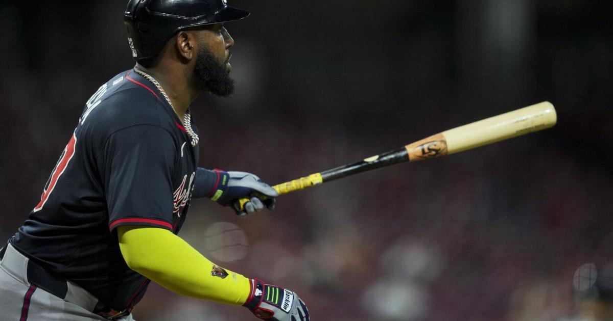 Braves prevail over Reds after squandering 8