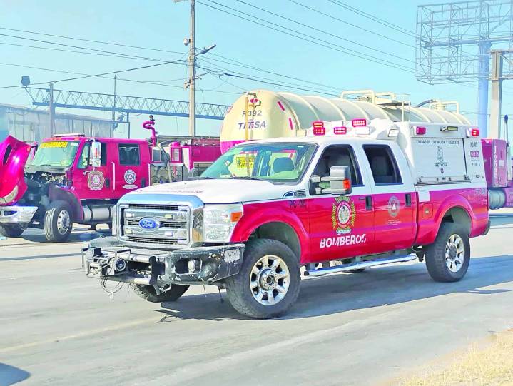 Mantienen el combate a incendio en recicladora