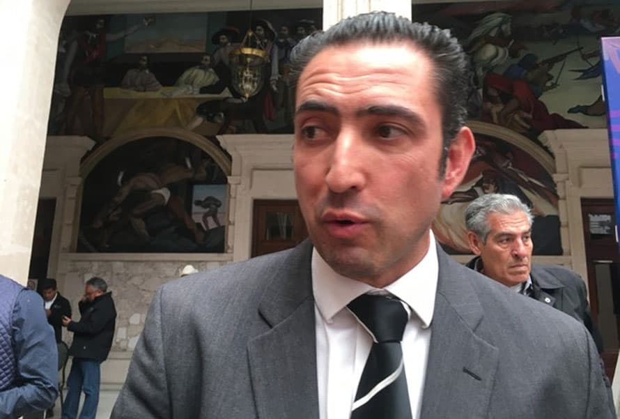 Corrige Tribunal Federal: Riggs si cometió violencia