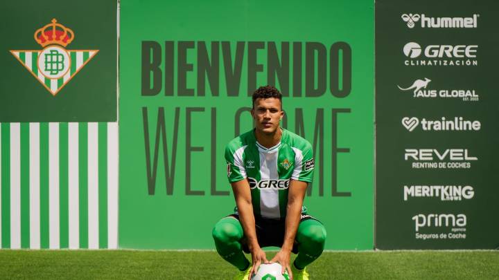 Entrenador de Betis explicó ausencia de Nelson Deossa para el debut por liga: “Es difícil decirlo”