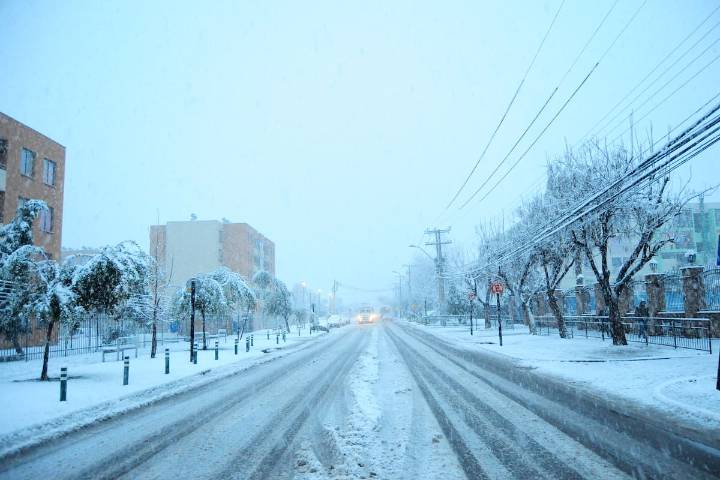 Si vives en estas comunas de Santiago, mañana podrías despertar con nieve: pronóstico del tiempo actualizado en la RM