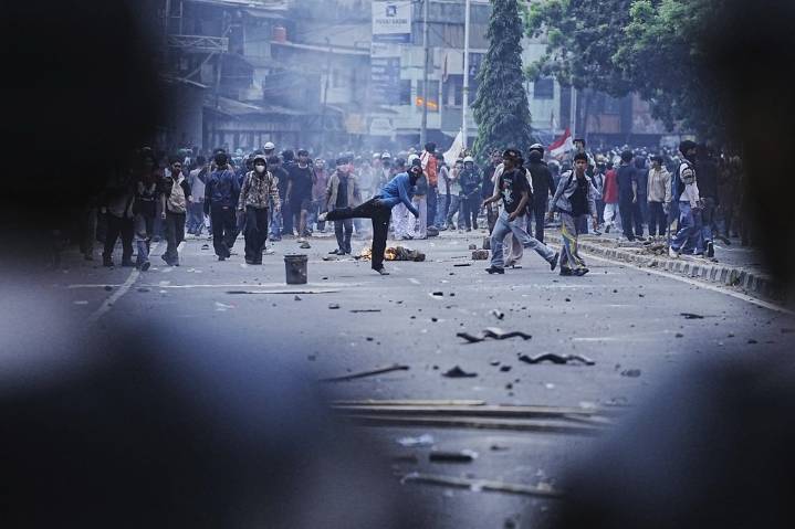 Riot police clash with students protesting lawmakers’ allowances in Indonesia
