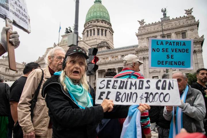 83 diputados votaron en contra del aumento a los jubilados y blindaron el veto de Javier Milei