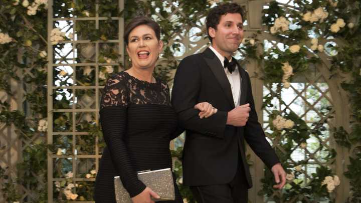 The Glaring Red Flags Sarah Huckabee Sanders & Her Husband Are Headed For Divorce