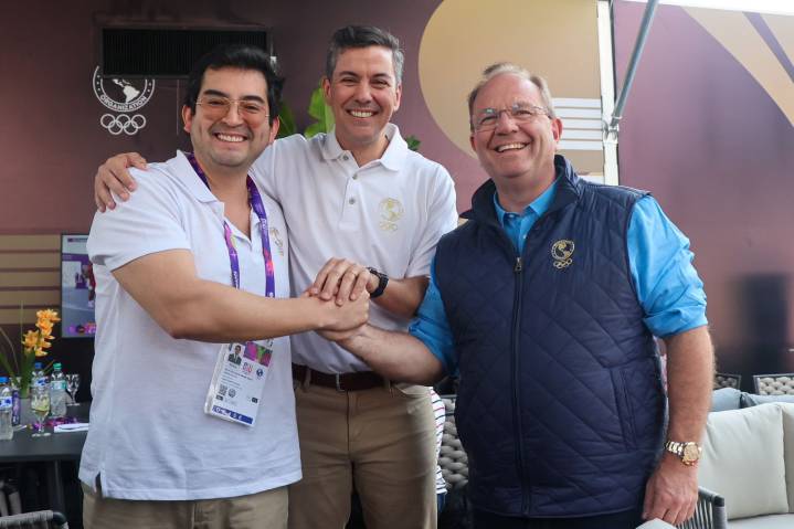 Unidos por el deporte: Encuentro fraterno entre el presidente de Paraguay y el titular del Comité Olímpico Peruano en ASU2025