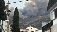 Dos fuegos activos en Extremadura, tres pueblos evacuados y vecinos cercados por las llamas