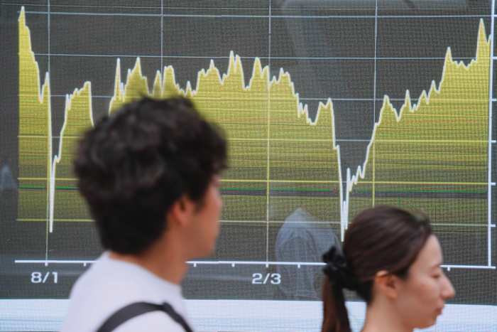 Asian shares mostly gain after uptick in inflation pulls US stocks lower
