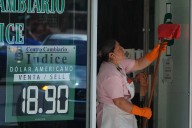 Peso avanza tras datos de inflación y PIB de México
