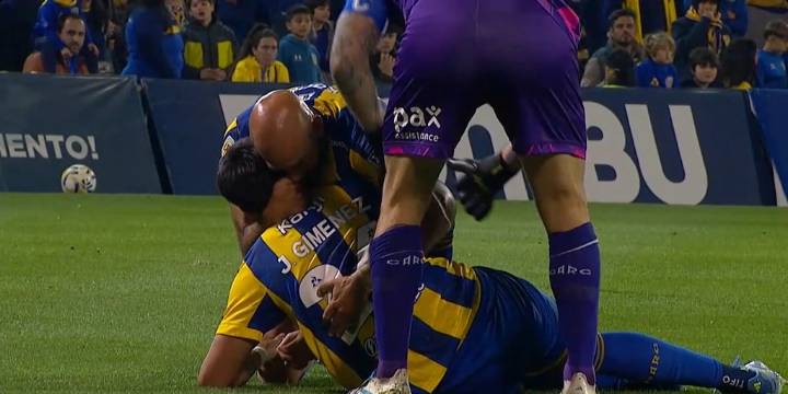 La paternal reacción de Carlos Quintana tras la dolorosa lesión que sacó de la cancha entre lágrimas a Juan Giménez en el duelo de Rosario Central