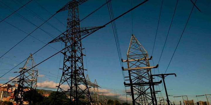 Reportan fallas eléctricas en varias zonas del país