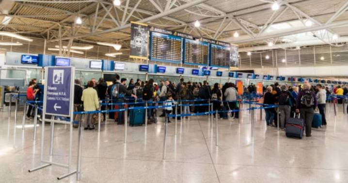 UK tourists in Greece waking up to strange text that could cost them £300