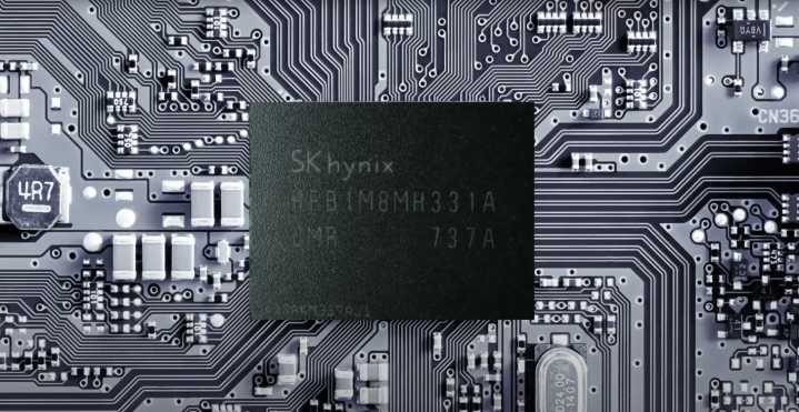SK Hynix Reportedly Ramps 1c DRAM to Six EUV Layers, Setting the Stage for High-NA EUV Designs to Give Samsung No Chance of Competition