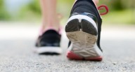 La sencilla rutina sin gimnasio que ayuda a bajar de peso y dormir mejor
