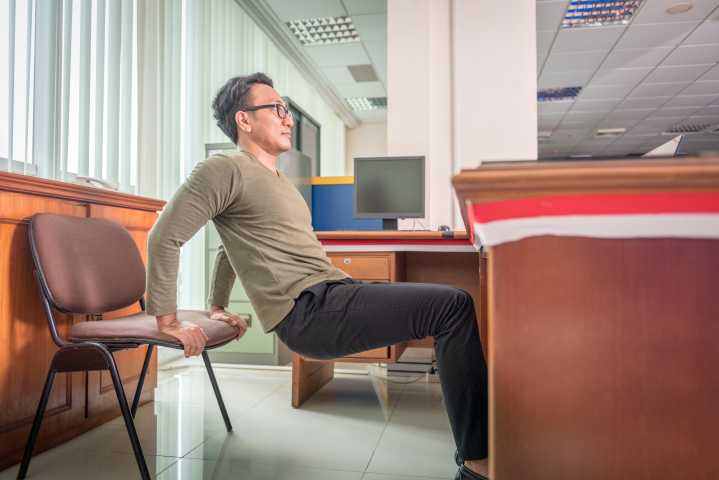 Can’t leave your desk? A personal trainer recommends these three chair exercises to build strength during your workday