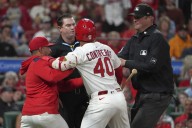 Willson Contreras ejected, hits own coach with bat in Cardinals' win over Pirates