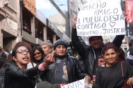 Opositores de Bolivia celebran retiro de prisión preventiva de líderes por crisis de 2019