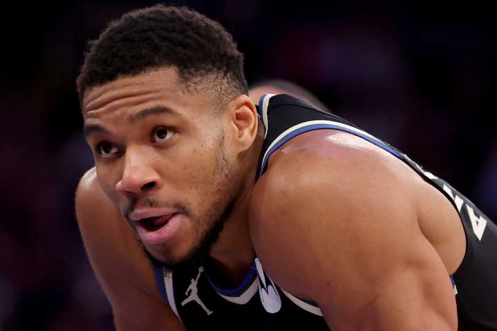 Knicks’ mock trade sends All-Star center to Bucks for megastar forward