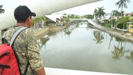 Se mete a nadar al Canal de la Cortadura en Tampico; lo salvan de ataque de cocodrilo
