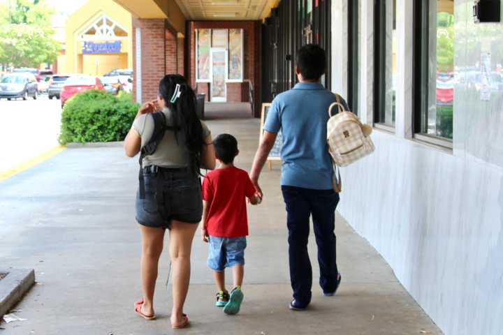 "Tenemos miedo, ya casi no salimos": el día a día de inmigrantes latinos en Atlanta