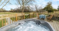 'Beautiful' hot tub cottage on Midlands alpaca farm has 3 National Trust sites on doorstep