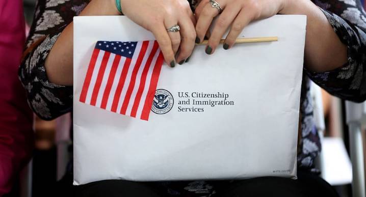Así cambian en 2025 las tarifas de USCIS para asilo, TPS, permisos de trabajo y visa juvenil