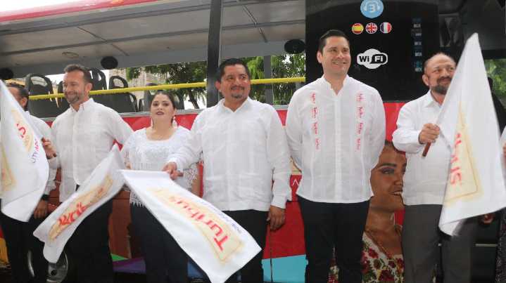 Presentan moderna unidad del Turibús en Valladolid