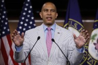 Rep. Jeffries and Gov. Hochul's differing views on Mamdani highlight Democratic divide