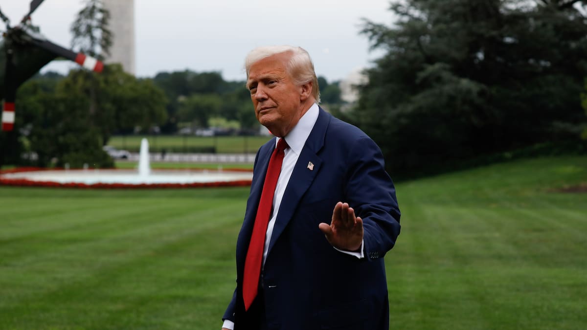 Trump amenaza a la UE con un arancel del 35% si no cumple con sus compromisos de inversión