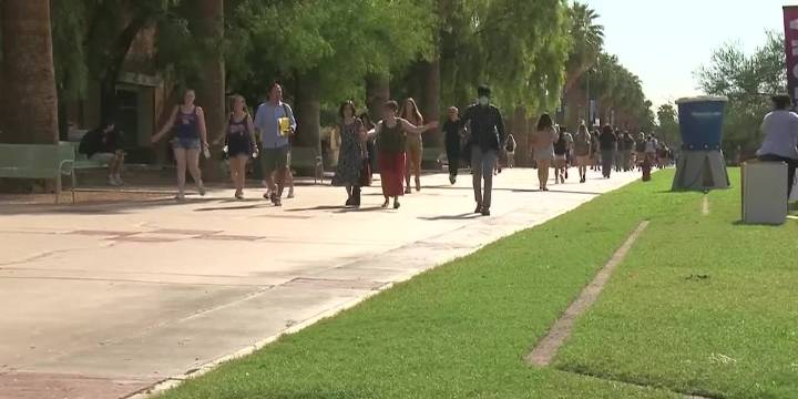 University of Arizona welcomes thousands of students for first day of move