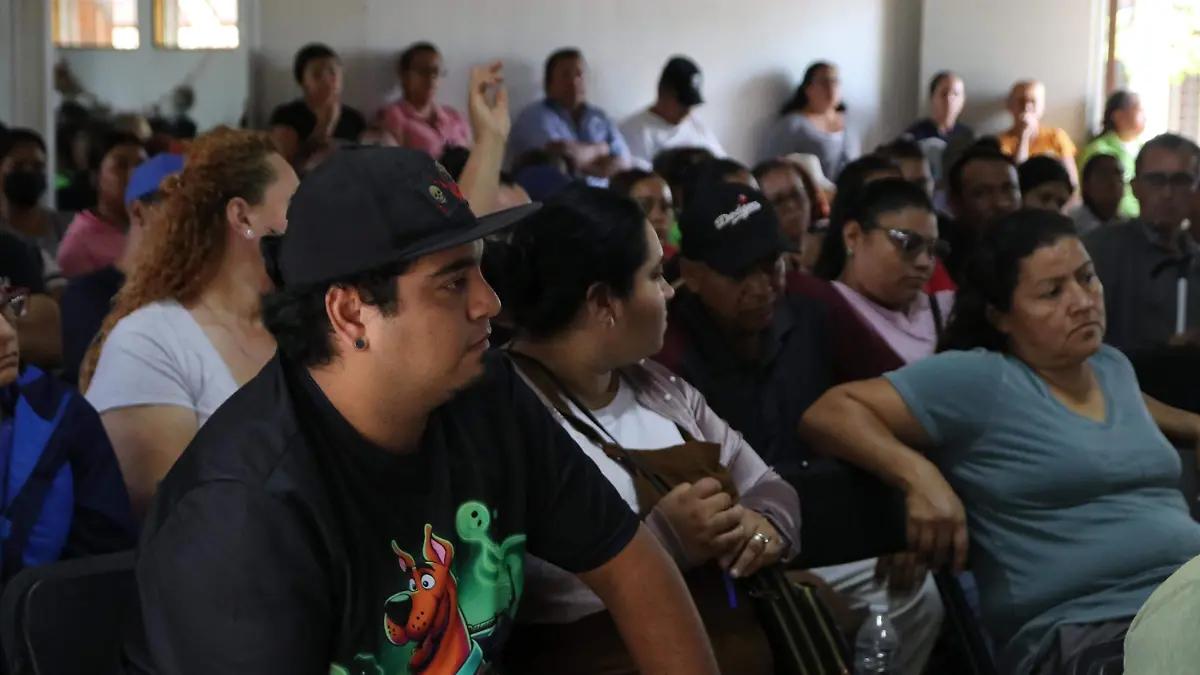 Vecinos de El Rehilete, Villagrán exigen solución a problemas legales y servicios