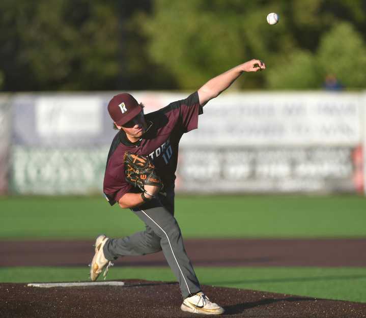 Max Fraser’s gem, offensive fireworks lead Ridgefield Raptors to lopsided win over Walla Walla