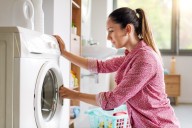 Ahorra hasta 70% en tu factura de luz: ¿Cuál es la hora exacta para usar la lavadora?