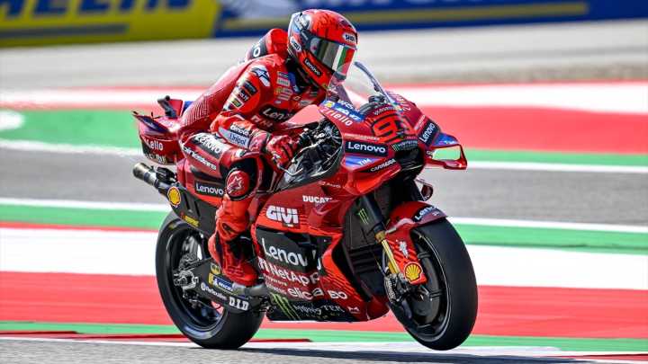 Marc Márquez lidera el triplete español en Austria: se lleva el sprint por delante de Álex y Acosta