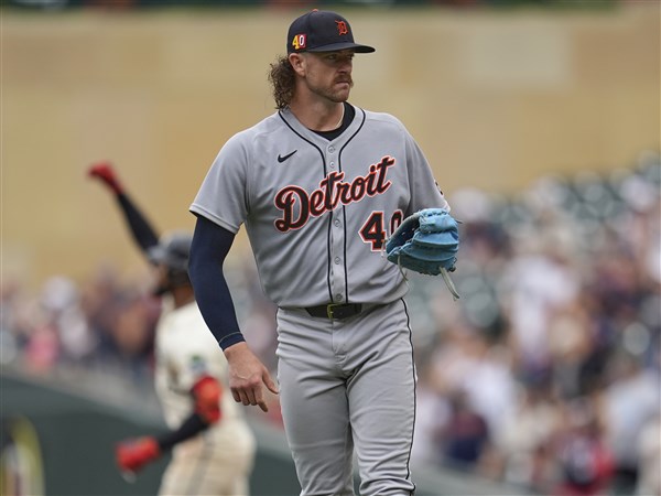Brooks Lee's 1st grand slam highlighted as Twins top Tigers 8