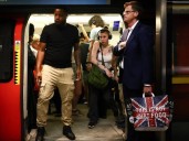 Londres pide a sus pasajeros: «Por favor, pónganse los auriculares. Gracias».