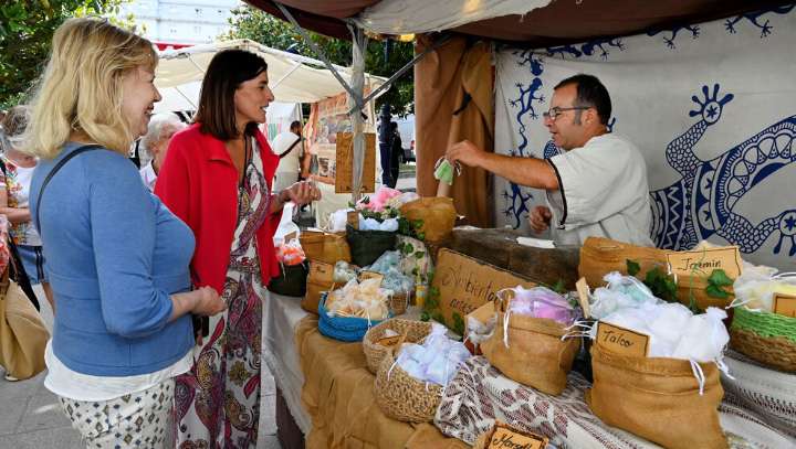 Abre el tradicional Mercado Romano de los Santos Mártires