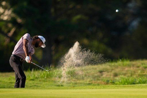 Akshay Bhatia shoots career-best 62 to lead in Memphis. Scheffler is 5 back