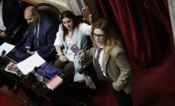 Revelan un chat entre Lemoine y Menem en plena sesión: "Es culpa de Santi Caputo"