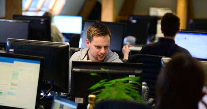 Lawyer shares rules on leaving work if it's 'too hot'
