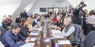 Escándalo en Tierra del Fuego por el intento de habilitar salmoneras y modificar una ley provincial