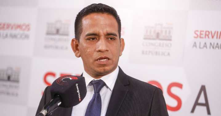 Elvis Vergara: "Nadie quería asumir la titularidad de Ética": Declaró tras cuestionamientos por su elección